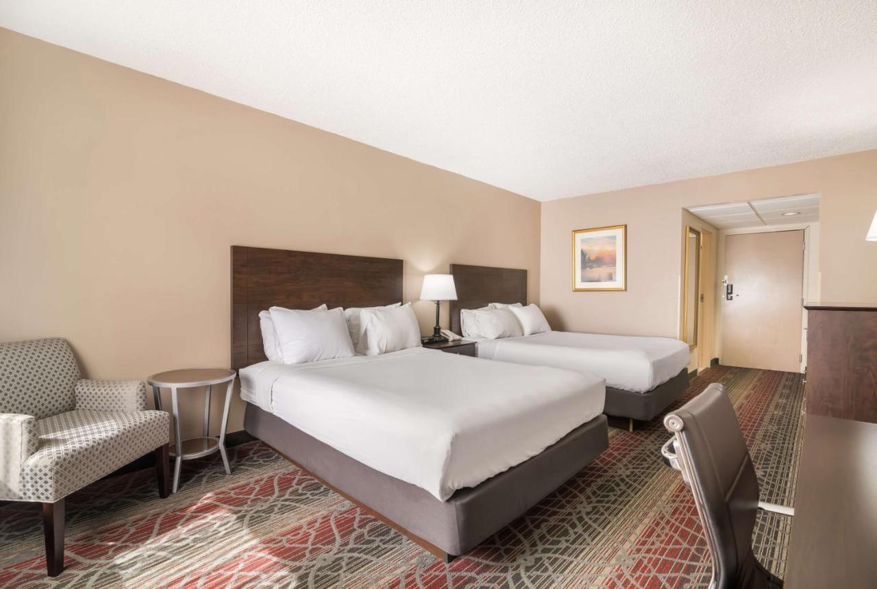 Western Saranac Hotel 3*